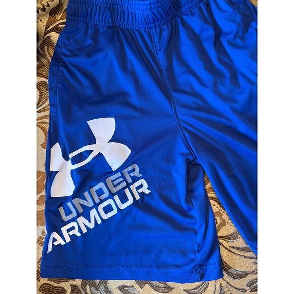 UNDER ARMOUR youth Medoum YM shorts - Picture 2 of 4